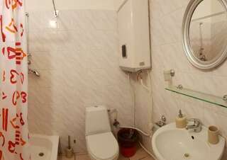 Гостевой дом Парк-Отель Балтик Спорт Светлогорск 2-комнатный номер комфорт семейный с 2 односпальными и 1 двуспальной кроватью-9